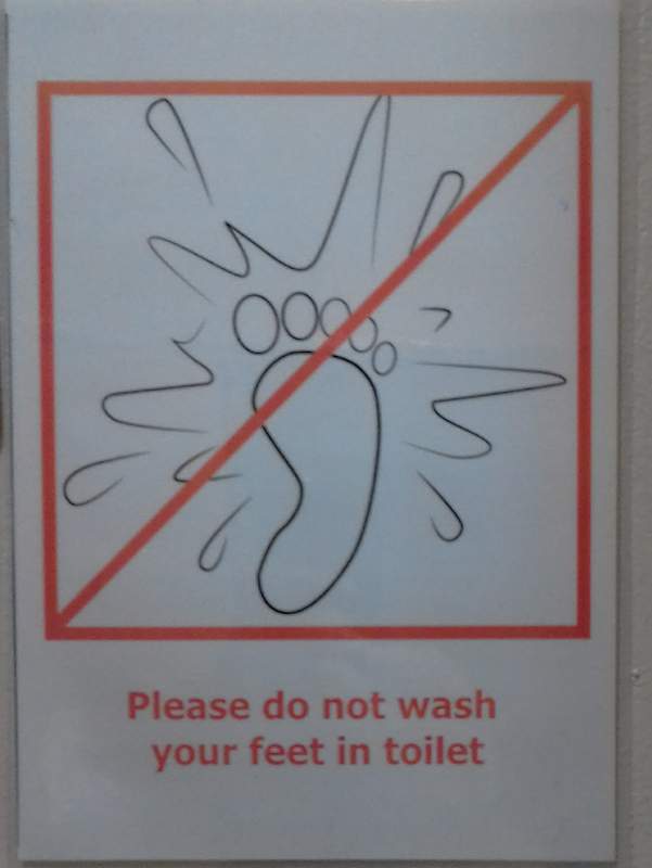 Dans un urinoir pour hommes, Cambodge